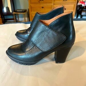 L’Amour Des Pieds Eviemae Black Nappa Buttery Soft Leather Ankle Boot Sz 8M